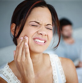 woman having severe dental pain