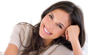 woman with a beautiful smile thanks to the cosmetic dentist herndon residents trust